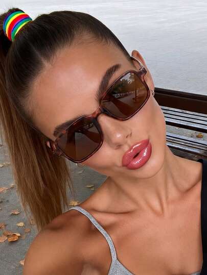 SHEIN BAE نظارة شمسية مربعة ذات طبعة نمر، لون بني، وتصميم بسيط، مناسبة للرياضة والسفر ومهرجانات الموسيقى والقيادة والعطلات والأنشطة الخارجية والملابس الكاجوال والإكسسوارات الصيفية، مناسبة للجنسين