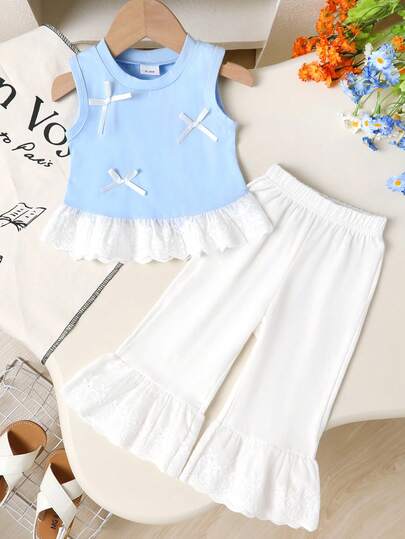 两件套柔软舒适休闲优雅女婴套装，可爱蝴蝶结装饰蕾丝荷叶边圆领背心搭配简约松紧腰喇叭裤，适合夏季日常穿着、度假、派对、户外活动