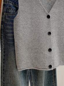 Women's Fashionable Deep V-Neck Ribbed Knit Sweater Vest, Regular Fit, Button Design, Suitable For Spring, Casual Top - Light Grey - View 6