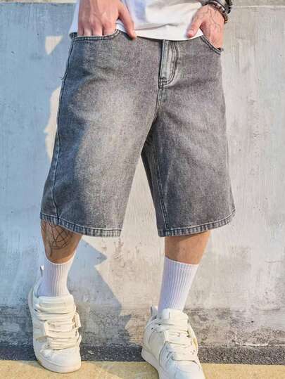 Quần short denim dáng rộng, bạc màu, kiểu dáng rách rưới dành cho thanh thiếu niên.