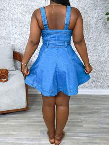 GLOURI Women's Blue Denim Sundress - Sleeveless Square Neck With Double-Breasted Buttons & Waist Tie Detail | Flared A-Line Fit For Brunch Dates, Weekend Errands, City Strolls & Casual Gatherings (Chic Versatile) For Effortless Daily Styling - Màu xanh lam - Xem 3