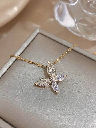 1件装时尚蝴蝶项链，女士18K镀金不锈钢链，可爱吊坠项链，珠宝礼物，情人节和母亲节礼物