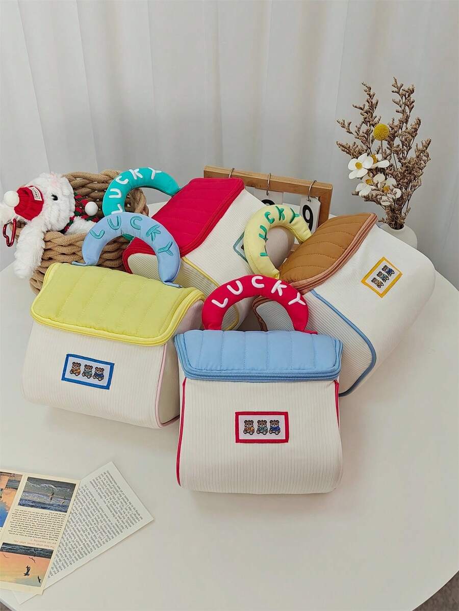 Süße hausförmige Kosmetiktasche für Frauen, handgehalten gesteppt mit Glücksbuchstaben - Verschiedenfarbig - Übersicht 1