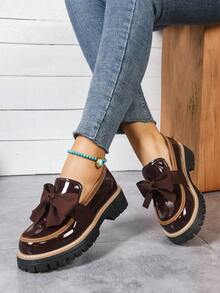 新款女士厚底乐福鞋，时尚百搭，皮革鞋面，套脚式蝴蝶结装饰，亮黑色圆头鞋 - 咖啡棕 - 查看 1