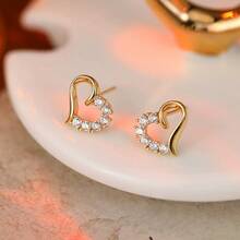 1 Pair Silver Sweet Heart Partially Paved Crystal Stud Earrings, Classic High-End Versatile Minimalist Earrings For Women, Suitable For Daily Wear And Valentine's Day - 耳钉 - View 2