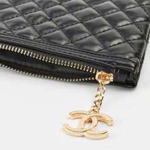 CHANEL Organizador de cuero acolchado negro para artículos de maquillaje esenciales - Negro - Ver 3