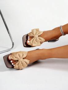 1双女士优雅方跟蝴蝶结装饰平底凉鞋，夏季方跟拖鞋，时尚鞋履 - 米色 - 查看 2