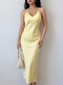DEEKA 新款性感 V 领缎面露背吊带裙，优雅派对/活动内衣风格节日礼服 - 黃色 - 查看 2