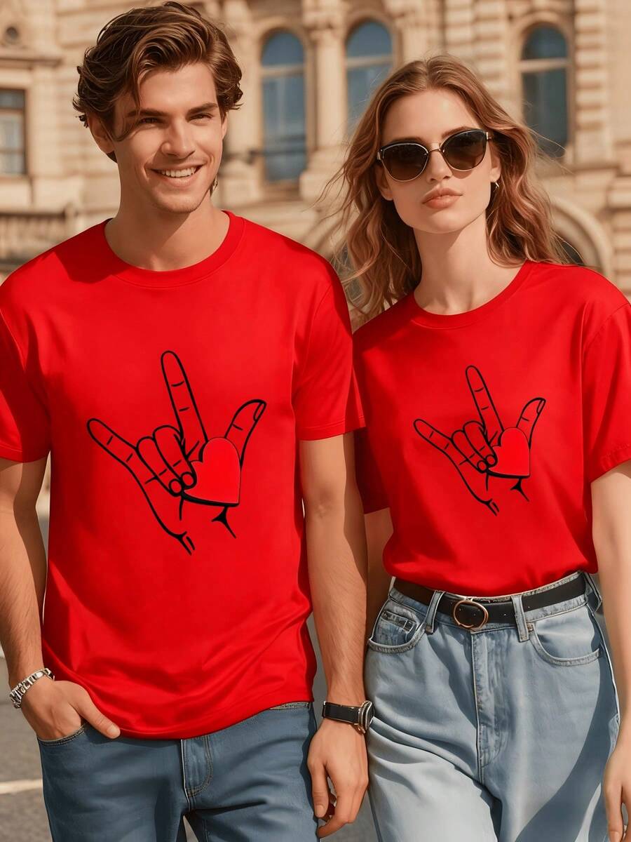 Mano mostrando gesto de amor en lengua de señas con corazón rojo simbolizando cariño profundo y conexión sincera ideal para parejas camiseta de hombre 100% algodón 220g cómoda y perfecta para uso diario y ocasiones especiales - Rojo - Ver 1