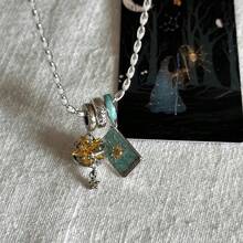 这款时尚精致的项链镶嵌着水钻、星星和塔罗牌图案，吊坠设计简约而高端，是女士锁骨项链的理想之选。 - 彩色 - 查看 2