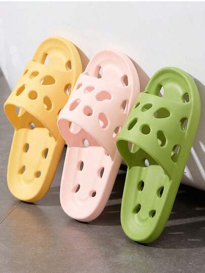 EVA吸水防滑拖鞋：快速吸收浴室水分，保持干爽舒适。鞋面易于清洁擦拭。防滑耐磨鞋底抓地力强。柔软高弹材质，可承受折叠和挤压而不损坏。适用于浴室、客厅等多种场合。