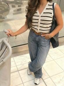 时尚女士V领针织背心，配金色纽扣，条纹常规长度开衫，休闲百搭 - 杏色+黑色 - 查看 3