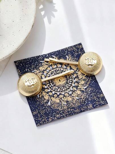 CHANEL Gold Button Hair Clip, Elegant And Fashionable Hair Accessory, Luxury Bangs Clip, Suitable For Everyday Wear