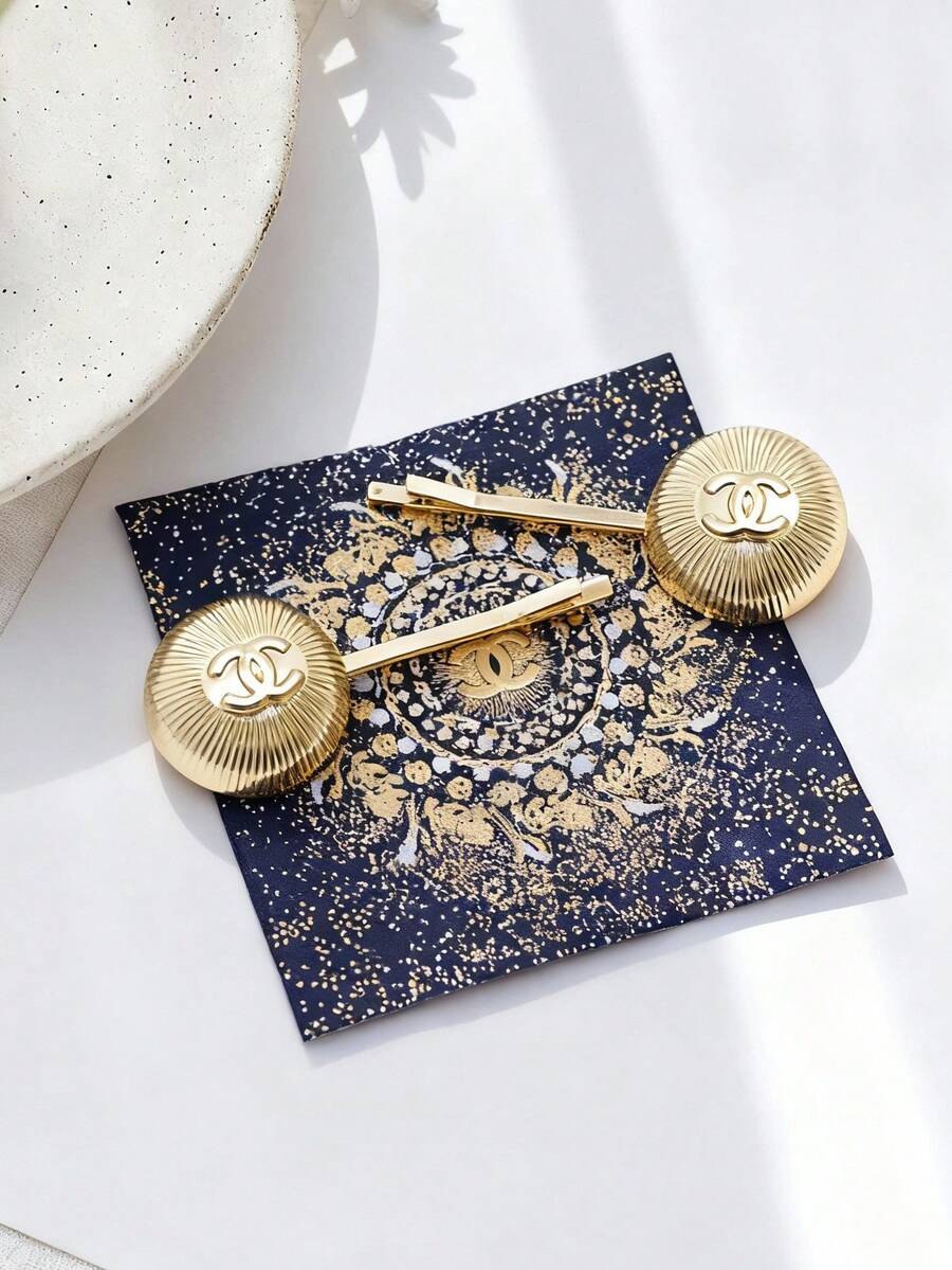 CHANEL Gold Button Hair Clip, Elegant And Fashionable Hair Accessory, Luxury Bangs Clip, Suitable For Everyday Wear - Gold - View 1