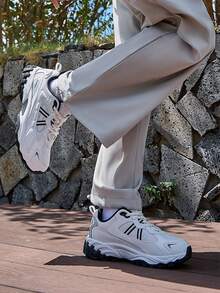 CAMEL CROWN 女士减震透气跑步鞋，轻便复古休闲运动鞋，适合秋冬季穿着 - 駱駝白 - 查看 5