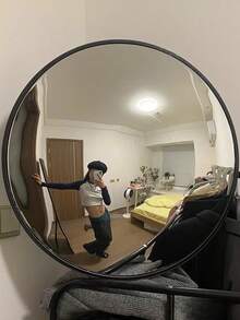 这款时尚超大壁镜直径达 30 厘米（约 12 英寸）。这款神奇的壁挂式玄关镜不仅可以用作镜子，还可以用作自拍镜、汽车盲点镜和道路凸面安全镜，角度可调。它还配备一个带鱼眼镜头的圆形凸面交通镜，适合日常使用。 - 彩色 - 查看 16