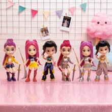 精美K-Pop组合玩偶摆件套装 - 迷你人偶，发型和服装设计逼真，非常适合摆放在架子上展示和粉丝收藏（玩偶有轻微瑕疵，属于正常现象） - 彩色 - 查看 9