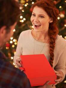 Hộp quà màu đỏ có nắp và ruy băng, thích hợp cho Ngày Valentine, tiệc sinh nhật và gói quà. Hộp cầu hôn cô dâu và phù dâu, lý tưởng cho đám cưới, đóng gói quà tặng, sinh nhật, Giáng sinh, sự kiện kinh doanh và tiệc tùng. Hộp giấy Kraft. - Đỏ - Xem 2