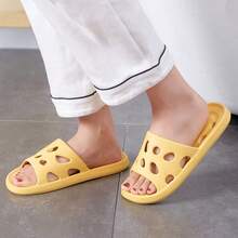 EVA Absorbent Anti-Slip Slippers: Quickly Absorb Moisture In The Bathroom To Keep It Dry And Comfortable. The Upper Is Easy To Clean And Wipe Clean. The Non-Slip And Durable Sole Has Strong Traction. The Soft And High-Elastic Material Can Withstand Folding And Compression Without Damage. Suitable For Bathroom, Living Room And Other Scenarios. - Multicolor - View 6