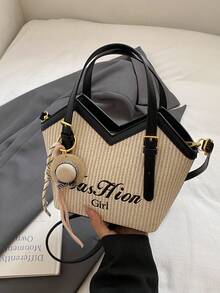 这款时尚高性价比的多功能女士手提包采用字母图案设计，并配有小帽子挂饰。设计亮点包括顺滑的金属拉链、双提手和可调节长肩带，可作为单肩包、手提包或斜挎包使用。 - 查看 6