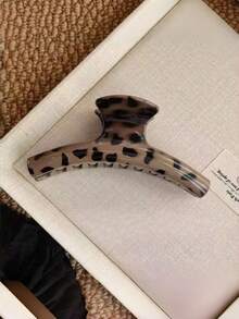 2pcs/1pc Glossy Brown Leopard Print Hair Clips For Women - Cute, Lightweight, Fashionable, Versatile, High-End, Elegant, Minimalist Style. Suitable For Daily Wear, Outings, Casual Gatherings, Work, Vacation, Washing, Makeup, And As An Accessory Women Hair Accessories Elegant Hair Claws Fashion Claw Clip - Multicolor - View 9