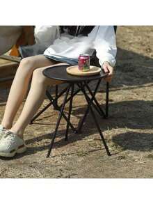 三合一超轻折叠露营桌椅套装，适用于庭院、钓鱼、徒步、野餐、露营、海滩、烧烤、公园等多种场合。便携式户外背包桌椅套装，带收纳袋。