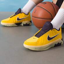 Nike 兒童舒適透氣緩震訓練多功能運動休閒籃球鞋 - 黃色/黑紫色 - 查看 7