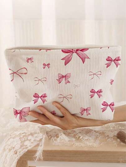 Pembe Kurdeleli Makyaj Çantası - Pembe Kurdele Baskılı, Polyester Fermuarlı Çanta, Seyahat Tuvalet Malzemeleri Düzenleyici, Hafif Fermuarlı Çanta, Kozmetik ve Seyahat Malzemelerini Saklamak İçin Mükemmel, Güzellik Severler İçin İdeal, Kız Kardeşler, Öğrenciler ve Yetişkinler İçin Mükemmel Bir Hediye, Rastgele Baskı