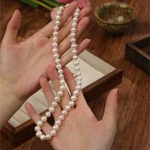 DARA 8-9毫米极光淡水养殖珍珠项链，散发高端冷光，瞬间提升您的气质；配有精美礼盒，传递您的爱意。拆开包装，为您的爱人、姐妹和母亲带来温馨与仪式感。