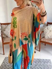 女士优雅两件套，采用印花设计，宽松上衣搭配休闲阔腿裤。上衣采用不对称下摆设计，适合春夏外出和度假穿着。 - 彩色 - 查看 6