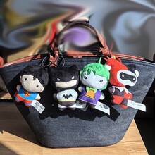 DC Comics 9厘米柔软毛绒钥匙扣 DC正义联盟 蝙蝠侠 超人 哈莉·奎茵 小丑 可爱卡通电影玩偶，创意万圣节圣诞节礼物 - 彩色 - 查看 3