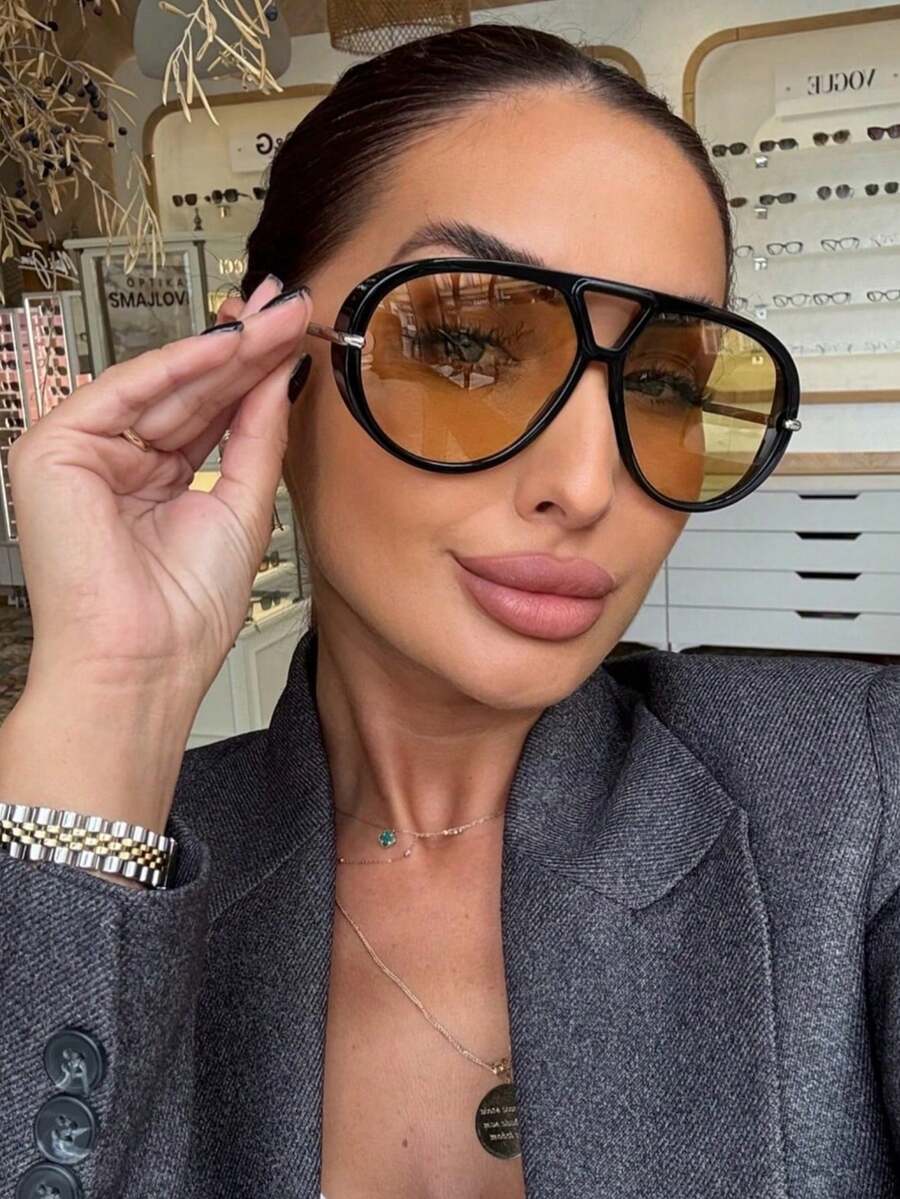 一副复古超大方形镜框时尚眼镜，适合户外、派对、休闲、海滩等各种场合，是女士眼镜、时尚眼镜、秋冬装扮、海滩配饰、复古Y2K基础款、商务休闲礼品的理想之选。 - 茶色 - 查看 1