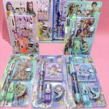 魔女猎人TeamKPOP DE-MON HUNT-ERS DE-MON HUNT-RESS SQUAD迷你记事本套装，包含6支彩色笔、荧光笔、胶带贴纸、迷你记事本、中性笔、按动式中性笔、走珠笔、圆珠笔、油性圆珠笔、多功能笔、子弹头笔、全针尖笔。