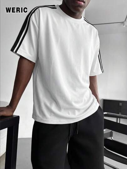 男士时尚运动短袖T恤，双条纹设计，简约圆领，适合春夏日常休闲穿着，以及街头风格。