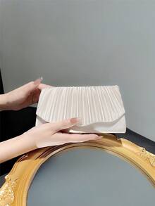 Túi xách cầm tay nữ cổ điển thanh lịch với thiết kế xếp ly, túi dự tiệc trang trọng, túi cô dâu lãng mạn, túi phong bì dự tiệc có dây xích. - Màu be - Xem 3