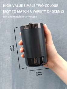 一套高级黑色车载加湿器和精油香薰机，包含6种精油，产生细腻水雾，持久留香，采用USB供电超声波雾化技术，内置LED氛围灯。小巧便携，是理想的礼物之选。 - A - 查看 6