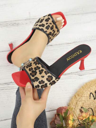 女士方头豹纹哥特波西米亚风优雅时尚休闲夜店风布艺高跟凉鞋，适合夏季办公室、居家、户外、婚礼、节日等场合。