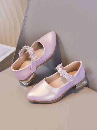 1双女童时尚玛丽珍鞋，花朵珍珠软底尖头高跟舞鞋，适合搭配派对礼服