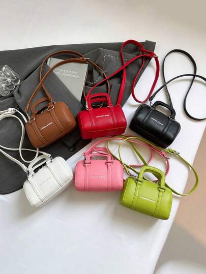 这款全新迷你圆筒手套斜挎包造型精美，复古时尚，休闲简约又不失优雅。它采用拉链设计和可调节肩带，非常适合青少年、购物和旅行使用。这款包包容量充足，可轻松收纳日常必需品，是一款百搭时尚单品。它风格百搭，适合各种场合。