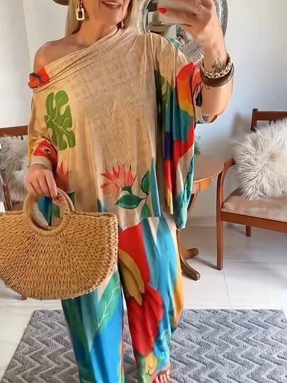 Conjunto Elegante Feminino de 2 Peças, com Estampa Completa, Top Solta e Calça Pantalona Casual. A Top possui Barra Assimétrica, Adequado para Passeios e Férias na Primavera/Verão.