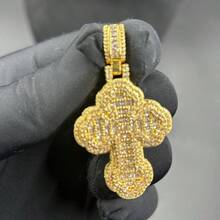 A Hip-Hop Style Cross Pendant Necklace With A Unique Design, Featuring A Square, A Cloud-Shaped Cross Shape, And A Copper-Set . It's A  Fashionable Accessory For Men And Women. - Cây thánh giá cỏ bốn lá - Xem 5