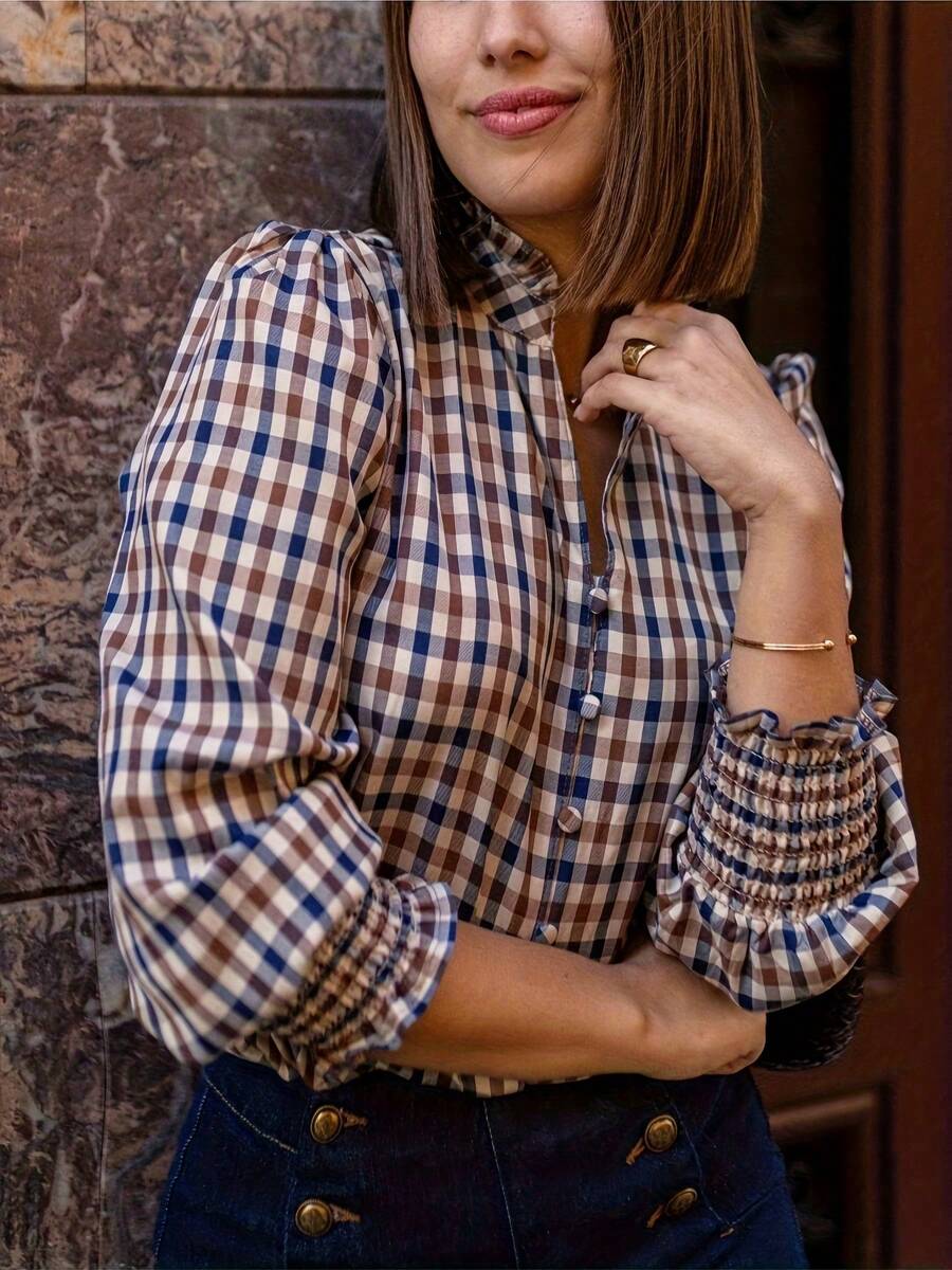 女士优雅休闲格子长袖衬衫，V领，饰有荷叶边。蜂窝状宽袖口。纽扣闭合，时尚优雅的春夏上衣。