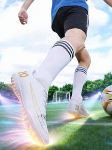 青少年及情侣运动鞋，校园学生运动足球鞋，软钉足球鞋，柔软防滑鞋底