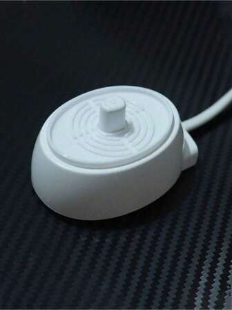 1片装电动牙刷充电底座保护垫，硬质排水垫，适用于电动牙刷，防止残留物和污渍，旨在收集残留水分，保持充电器清洁卫生。一款实用的电动牙刷底座保护垫。