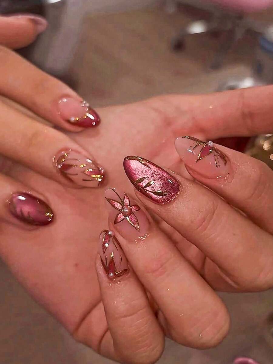 10片手工按压式美甲贴，短指甲，假指甲，法式美甲，杏仁形，粉色指甲，红色指甲，金色指甲，闪亮猫眼指甲，可爱指甲，情人节指甲，新年指甲，手绘猫眼金色镶边花朵指甲，饰以金珠和珍珠，包含美甲工具，易于粘贴和卸除，杏仁形指甲贴，适合女性和女孩。美甲用品 - 紅色 - 查看 1