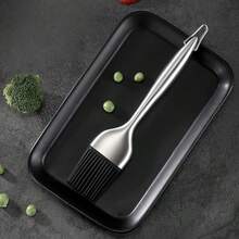 这款重型不锈钢硅胶刷采用符合人体工程学的手柄，不粘且耐热，非常适合露营、烧烤和野餐。它是烧烤、烘焙、烹饪、制作煎饼、华夫饼、烧烤配件、露营炊具和户外烹饪的理想之选。它可以提高烧烤时涂油的便利性，提升煎锅的效率，并增强厨房烘焙时涂油的可控性。它是野餐和烧烤的必备品。