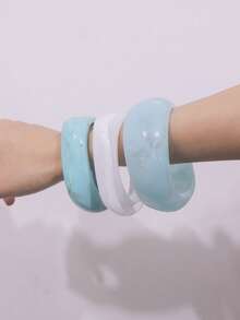 三件套蓝色海洋风亚克力手链，优雅简约的染色手镯组合，可单独佩戴或叠戴，适合日常佩戴和度假。 - 淺藍色 - 查看 4