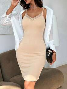 Đầm quây gợi cảm phối ren bên hông với lớp lót ôm sát dài đến đầu gối, thích hợp mặc hàng ngày cho nữ (tạo dáng nhẹ). - Màu be - Xem 4