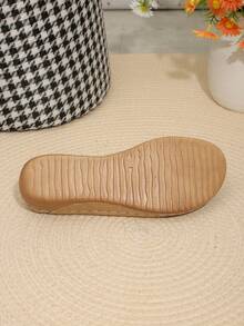 女士平底厚底坡跟凉鞋，时尚设计，休闲穿着的理想之选，夏季必备礼物，百搭鞋履 - 杏色 - 查看 8