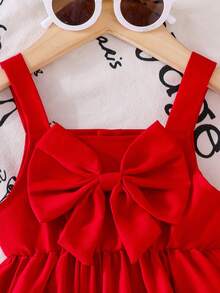 2pcs Baby Girl Outfit: Bow Tie Waist Button Back Camisole Top And Contrast Color Ruffle Trim Denim Shorts Set - Red - View 5